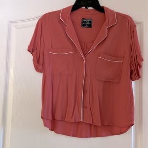 Short sleeve button down, with white piping.